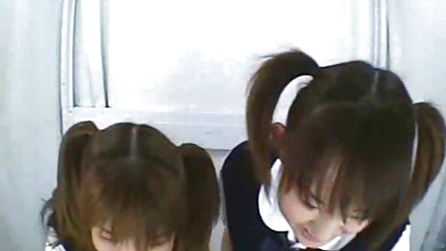 جنسیت بدون ثبت نام دختر من قرار می دهد سر او بین آسیایی, ویدئو دانلود فیلم های سوپر پاهای من