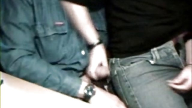 جنسیت بدون ثبت نام همسایه بمکد دیک مادر خود را در فیم سوپرسکسی راز